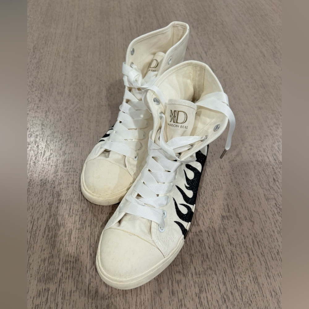 😎 Men's Be&D By Maison Dumain Shimmering Black Flames on White Canvas Sneakers